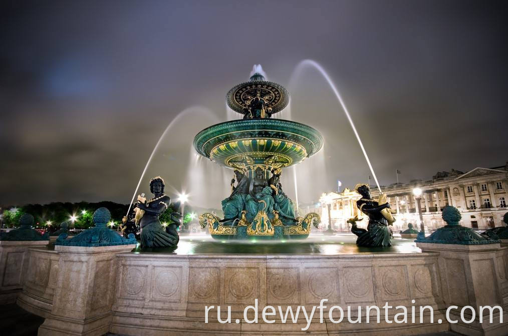 sculpture fountain